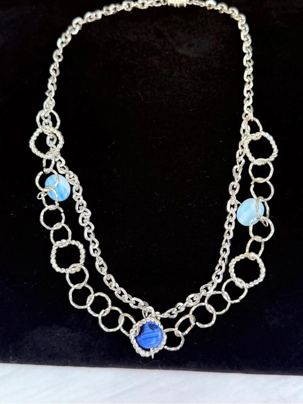 Pretty Silvertone and blue chain necklace with barrel closure costume